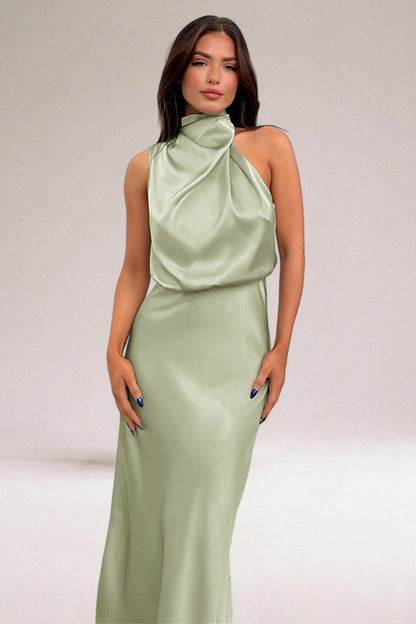 Élodie™ | Robe en satin glamour avec col halter.