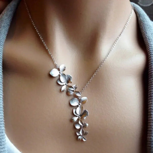 Solenn – Collier floral en argent antique