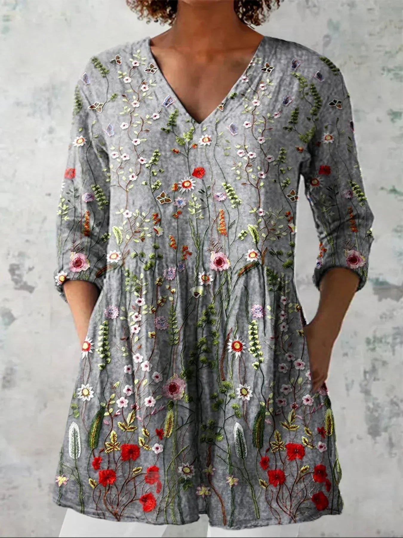 Ava | Chemise V-Neck Florale Héritage
