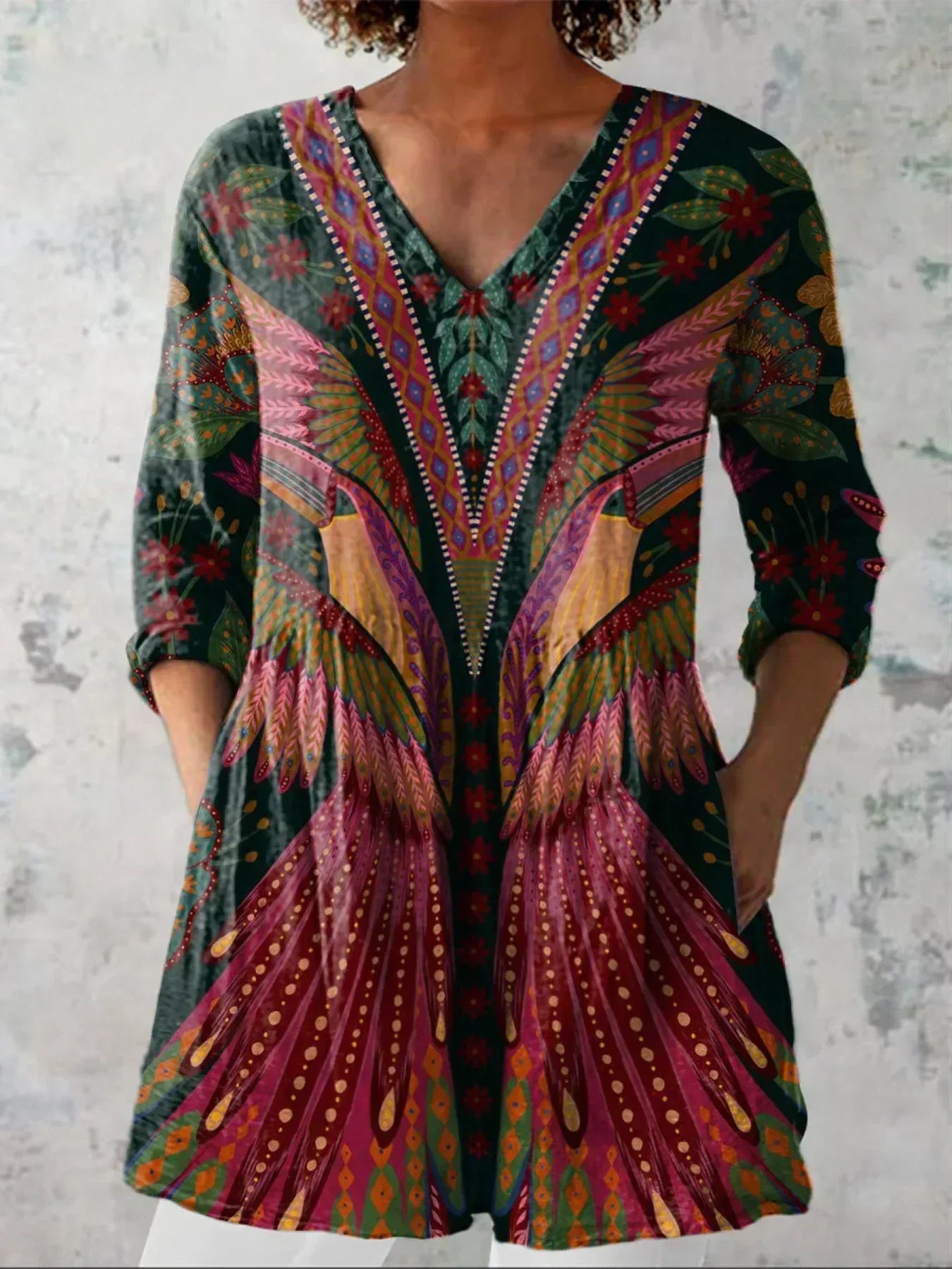 Ruby | Chemise V encolure dégagée avec motif d'oiseau tropical