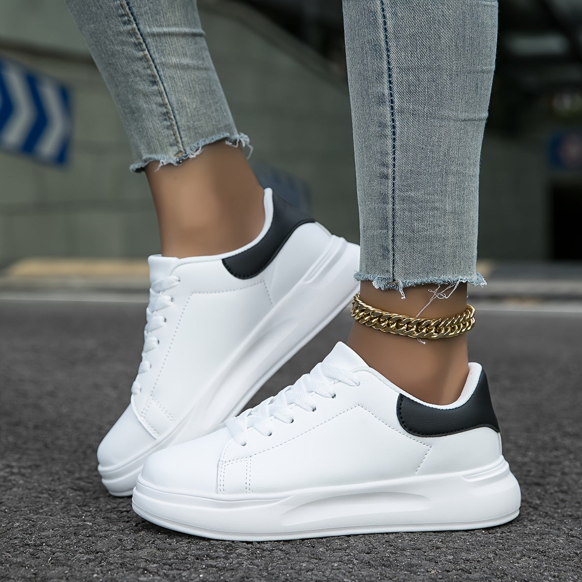 Romy - Baskets en cuir blanc avec un aspect épuré