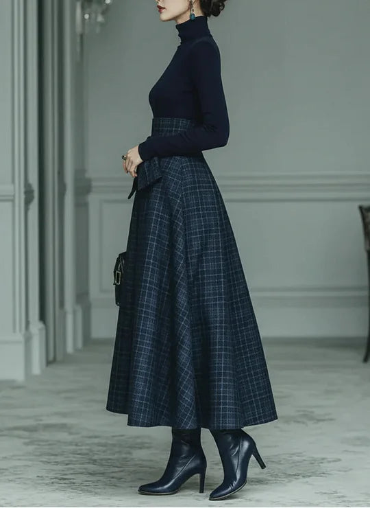 Ensemble de Haut à Col Montant Élastique Bleu Foncé et Jupe à Carreaux