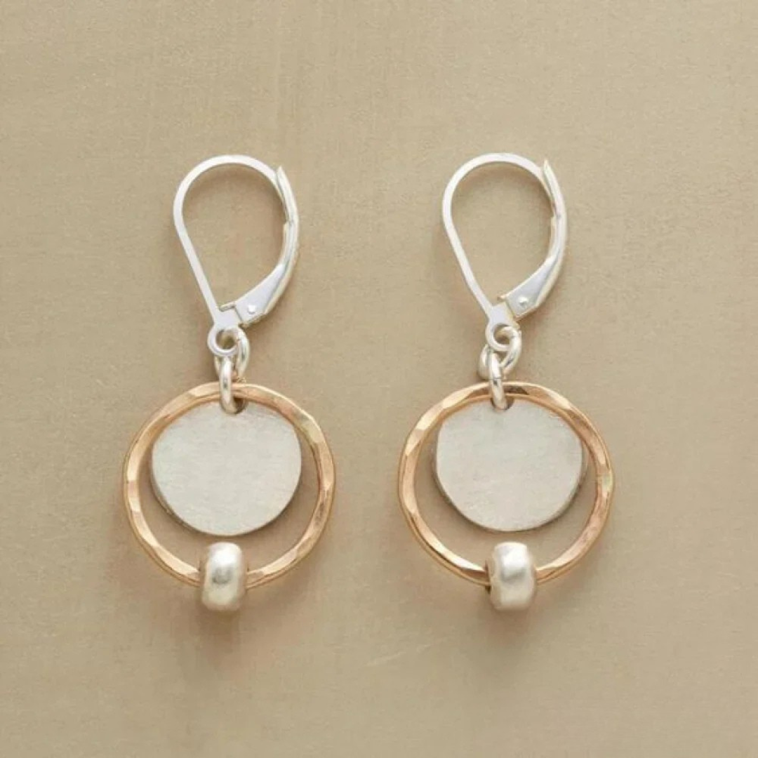 Boucles d'oreilles en perles dorées et argentées