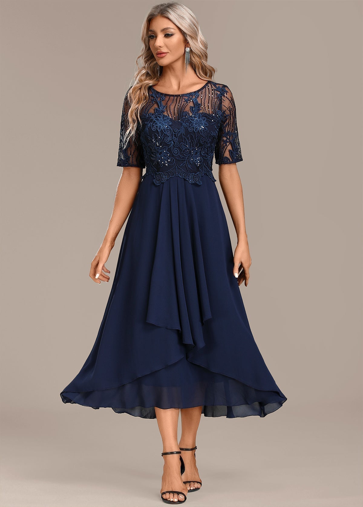 Robe Courte en Dentelle Bleu Marine avec Manches Courtes et Col Rond