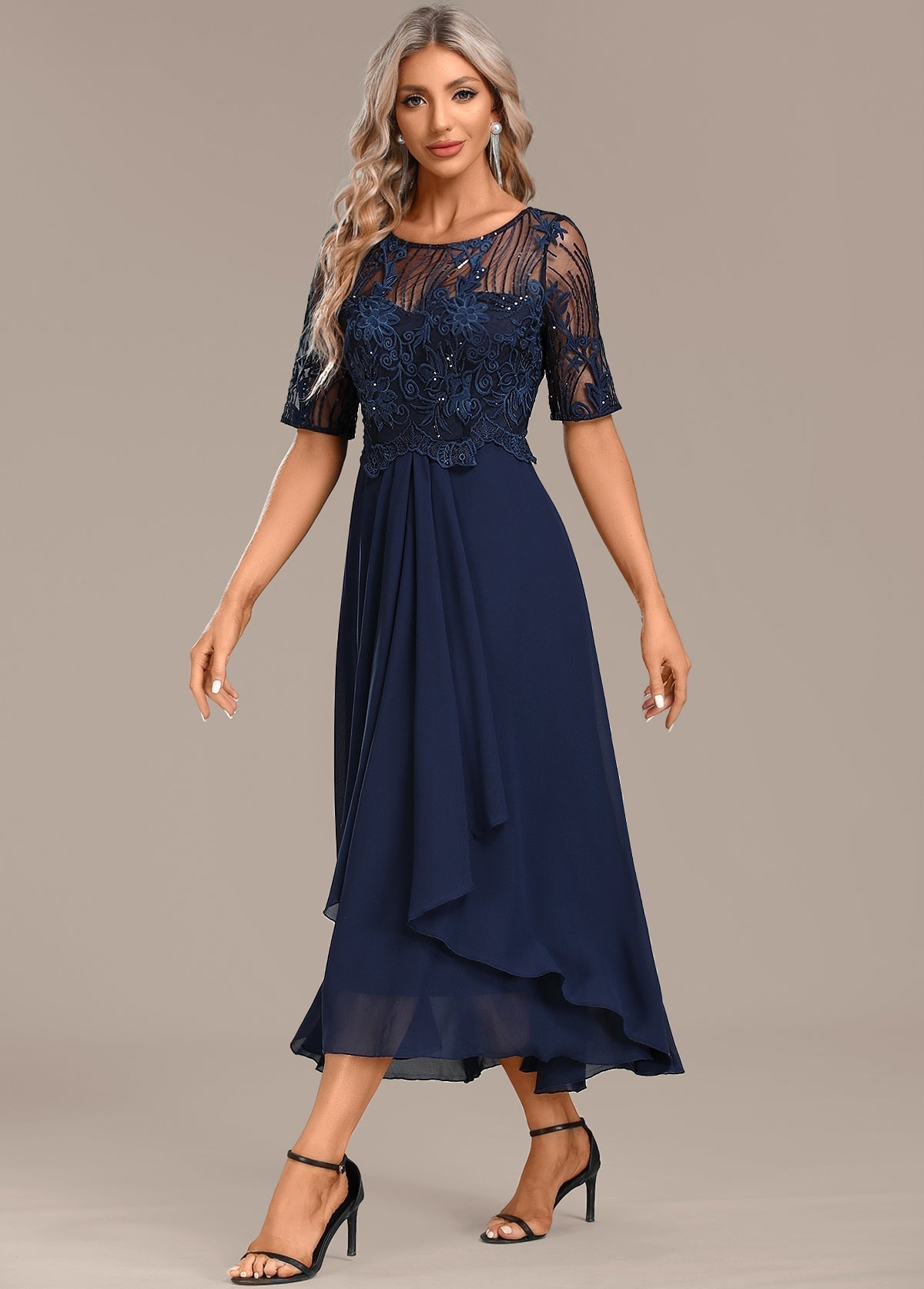Robe Courte en Dentelle Bleu Marine avec Manches Courtes et Col Rond