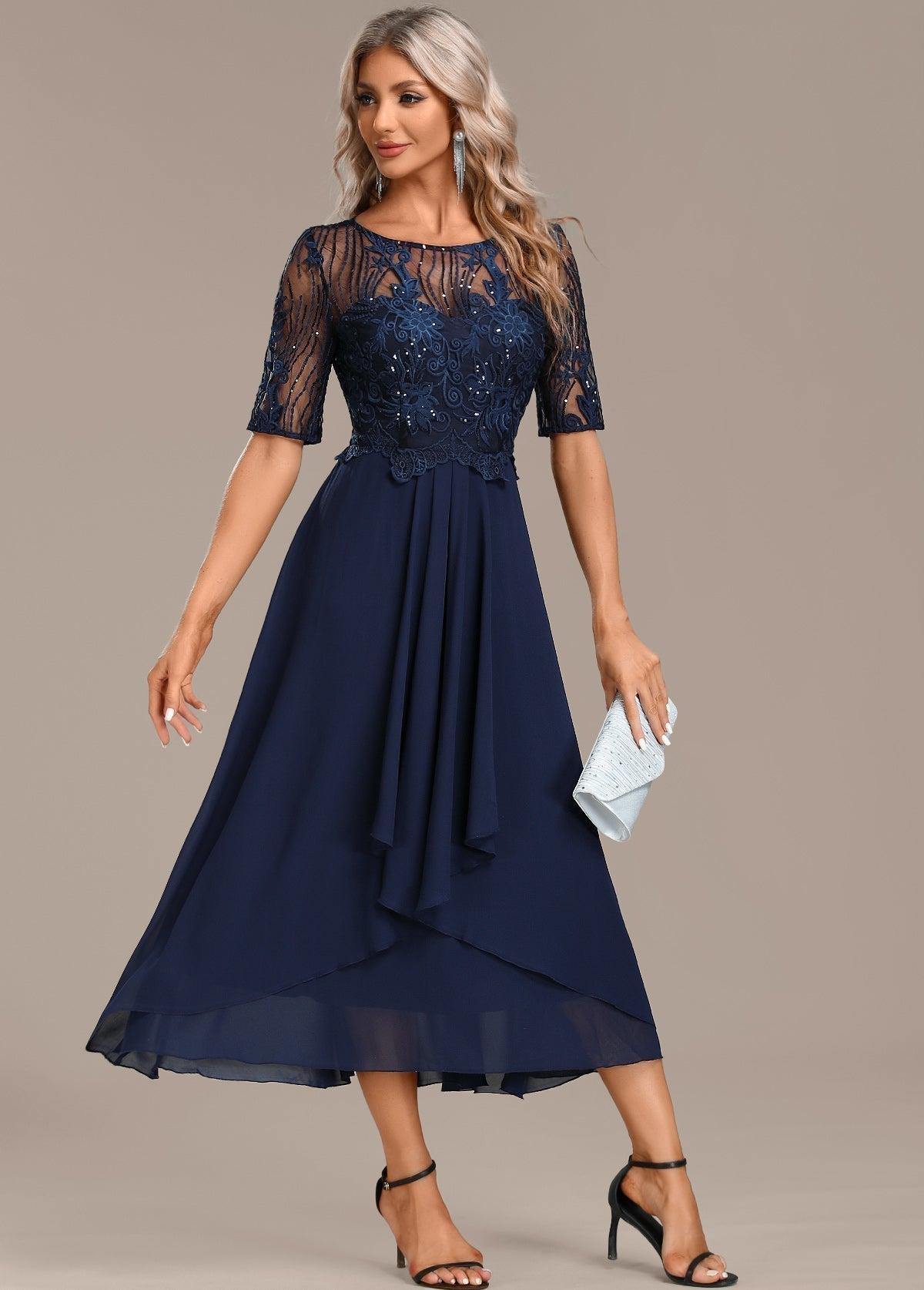 Robe Courte en Dentelle Bleu Marine avec Manches Courtes et Col Rond