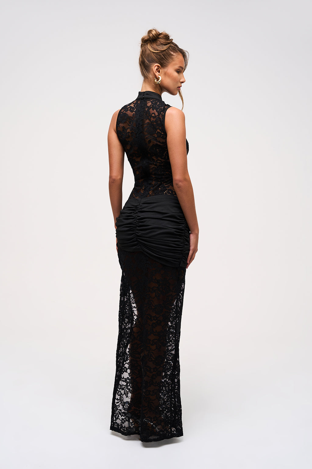 Robe en dentelle sans manches – Élégance intemporelle avec un tissu en dentelle élastique