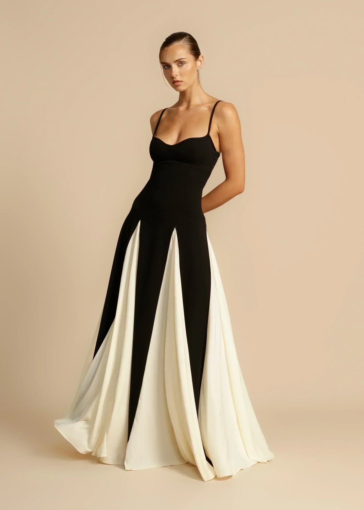 Celia | Robe Maxi Élégante avec Volants Contrastés