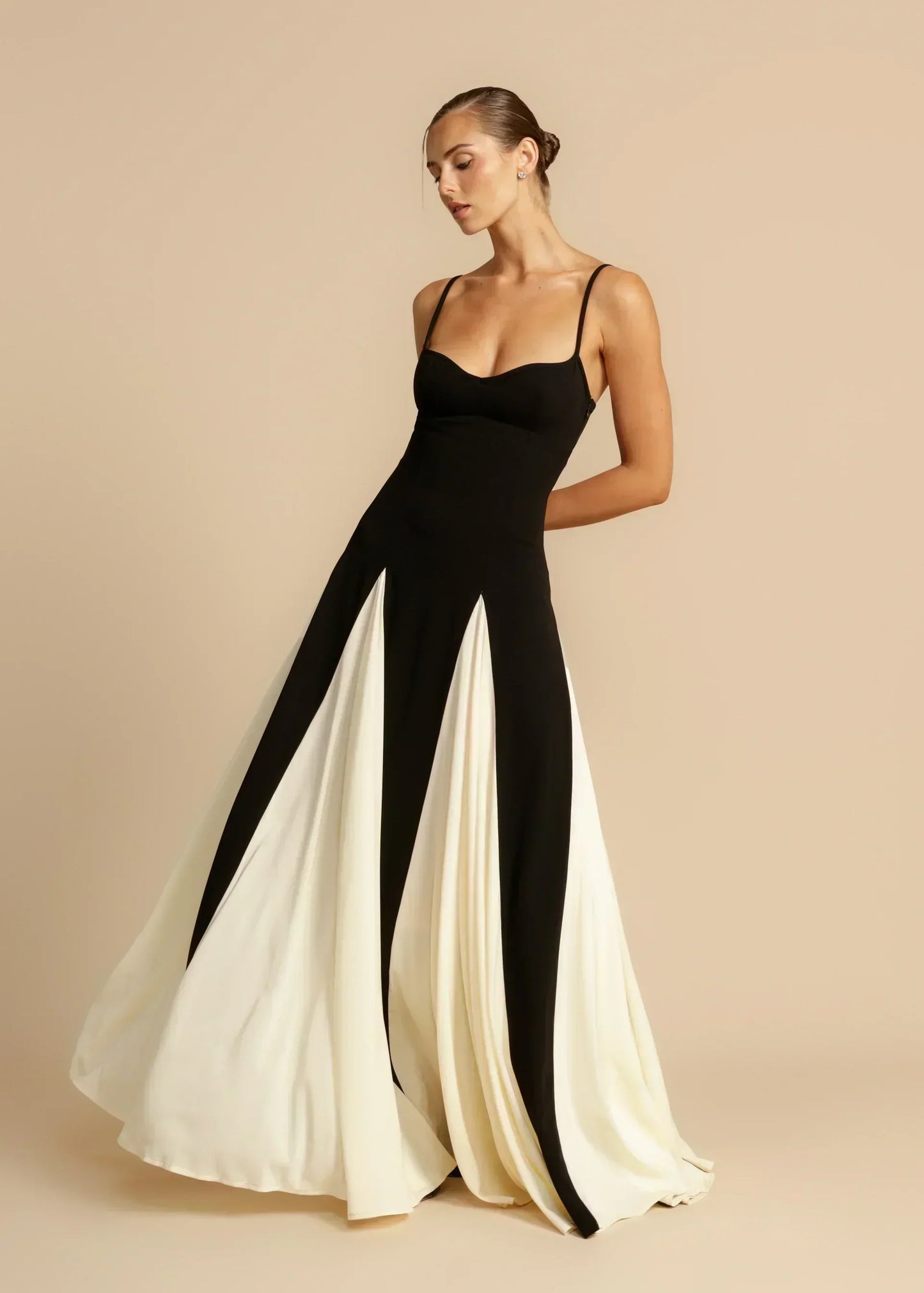 Celia | Robe Maxi Élégante avec Volants Contrastés