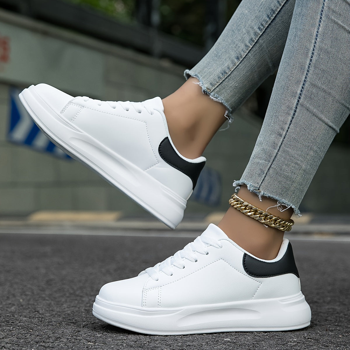 Romy - Baskets en cuir blanc avec un aspect épuré