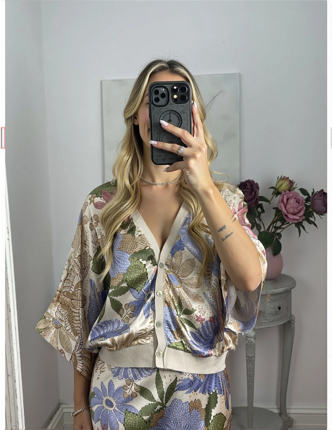 Chemisier Off-Shoulder en Satin Imprimé Floral Exquis