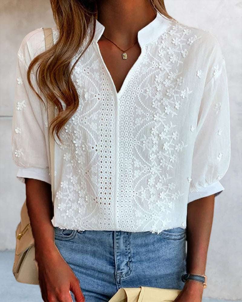 Blouse avec décolleté en V et manches bouffantes et dentelle