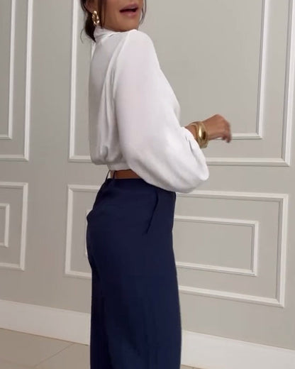 Blouse à manches bouffantes avec décolleté en V de couleur unie