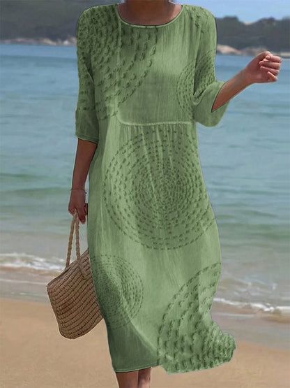 Robe décontractée brodée pour femmes.