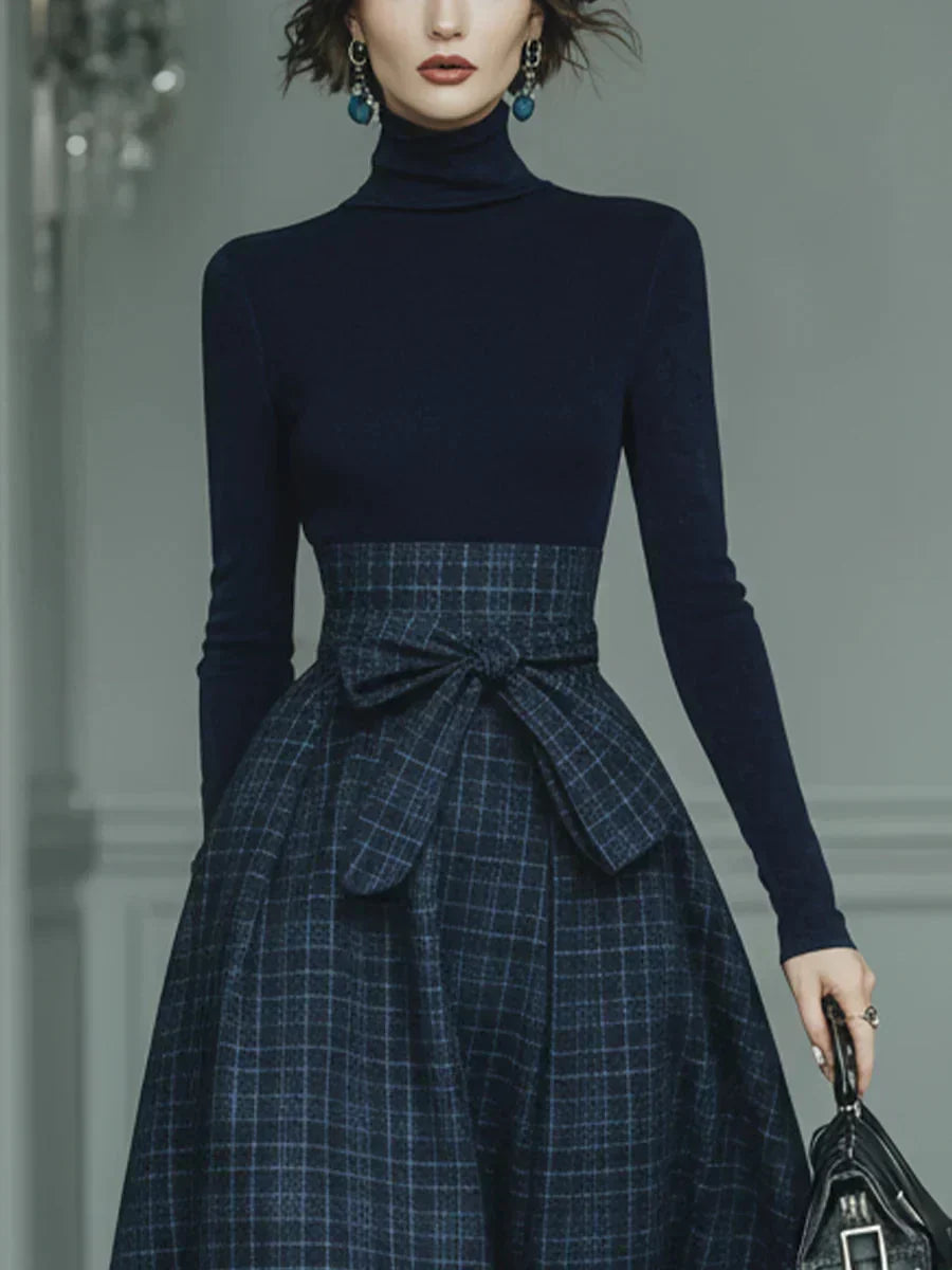 Ensemble de Haut à Col Montant Élastique Bleu Foncé et Jupe à Carreaux