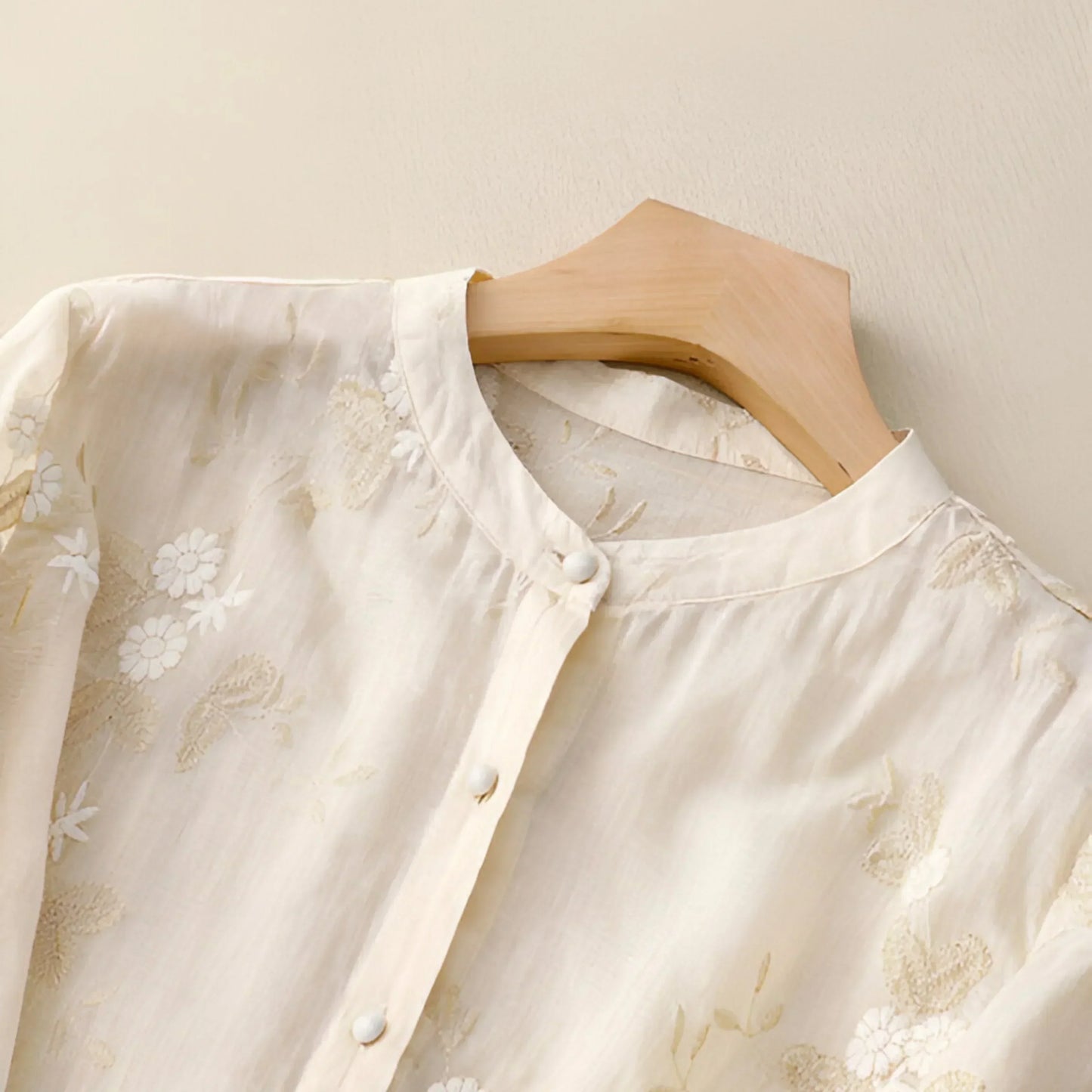 Carmelita – Blouse Transparente Brodée