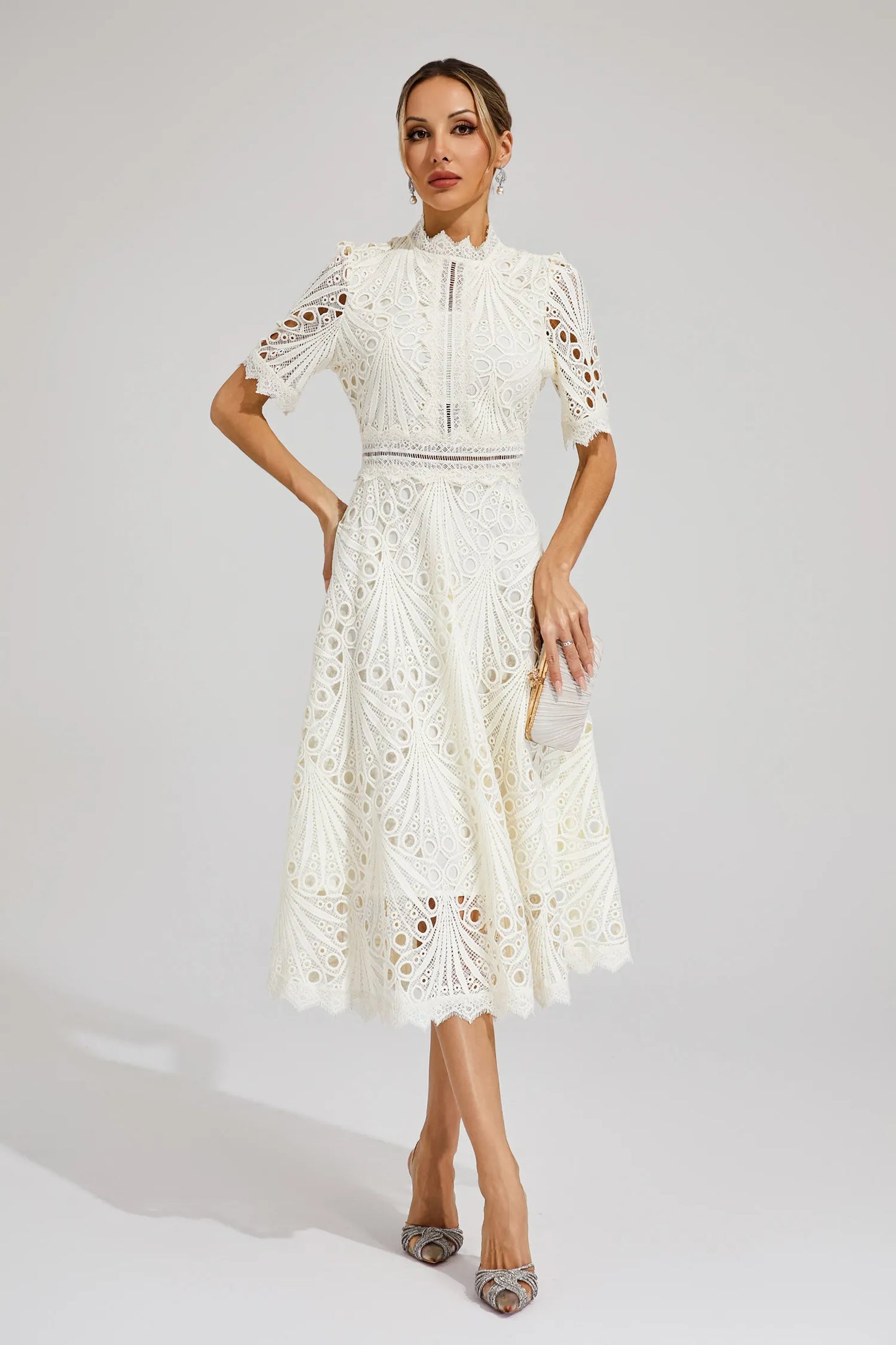 Pierre - Robe Midi en Dentelle et Raffinement