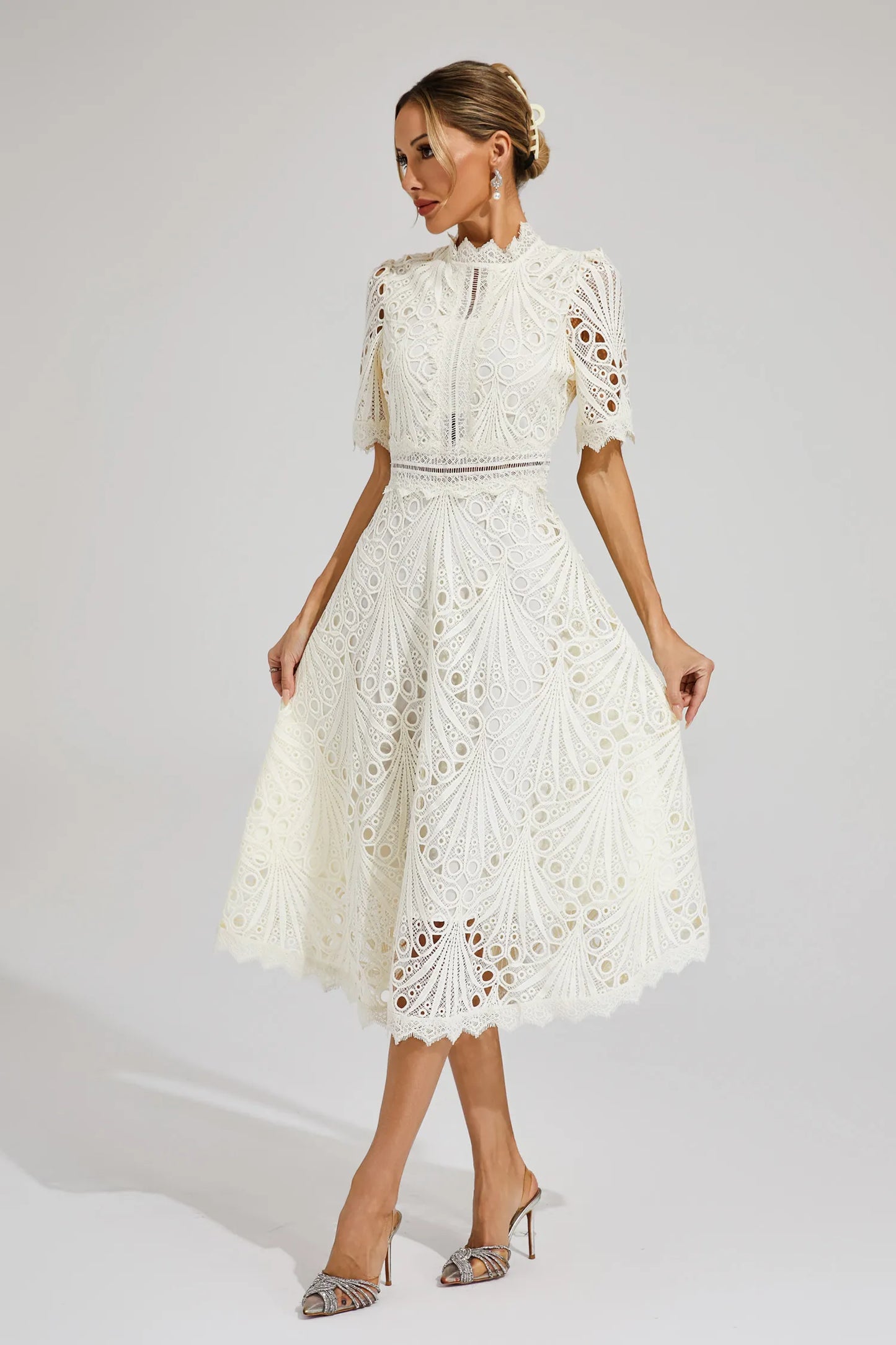 Pierre - Robe Midi en Dentelle et Raffinement