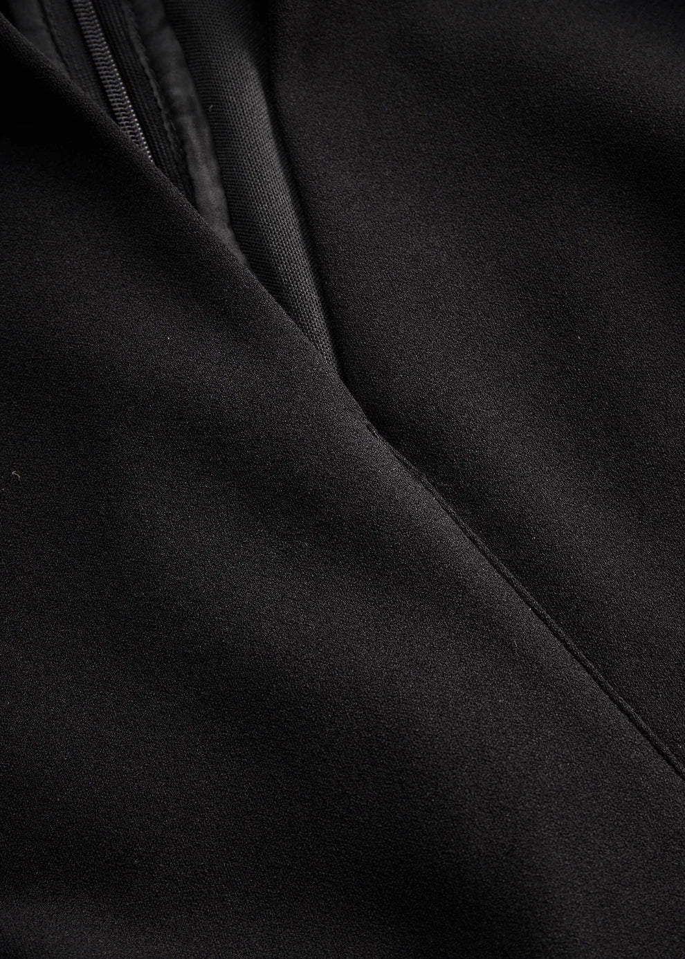 Naomi | Robe noire raffinée