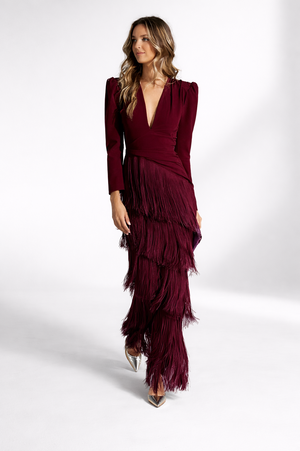 Robe Midi Frangée Élégante — Silhouette Raffinée et Dynamique