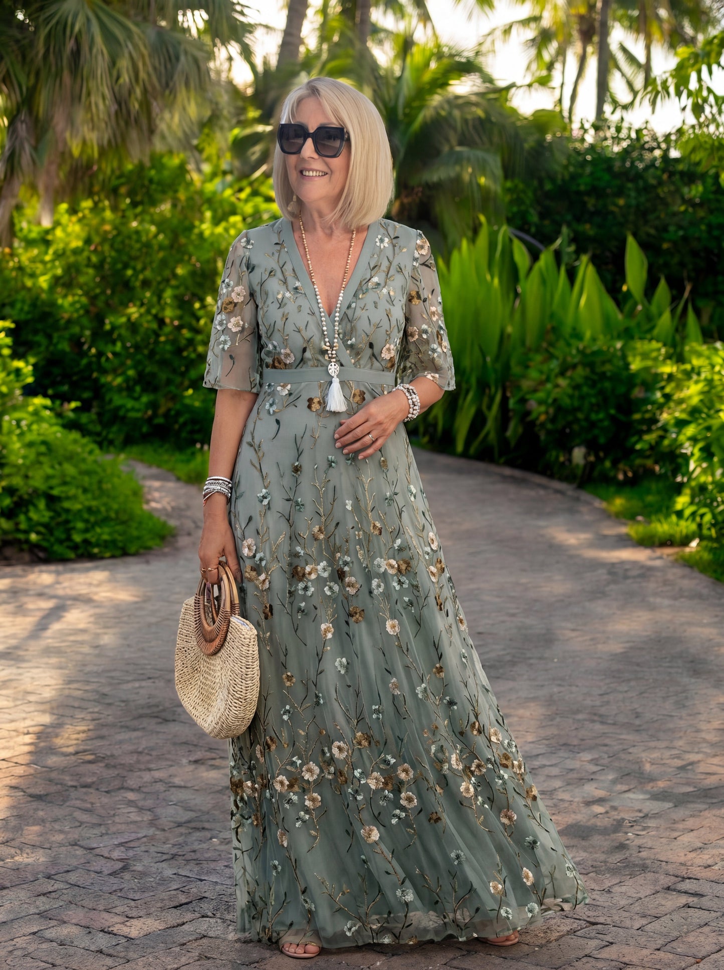 Melodi – Robe longue à fleurs avec décolleté en V