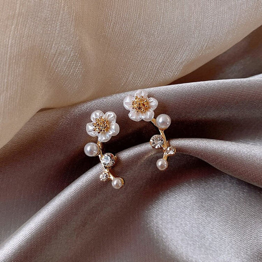 Boucles d'oreilles Élégantes en Perles et Fleurs