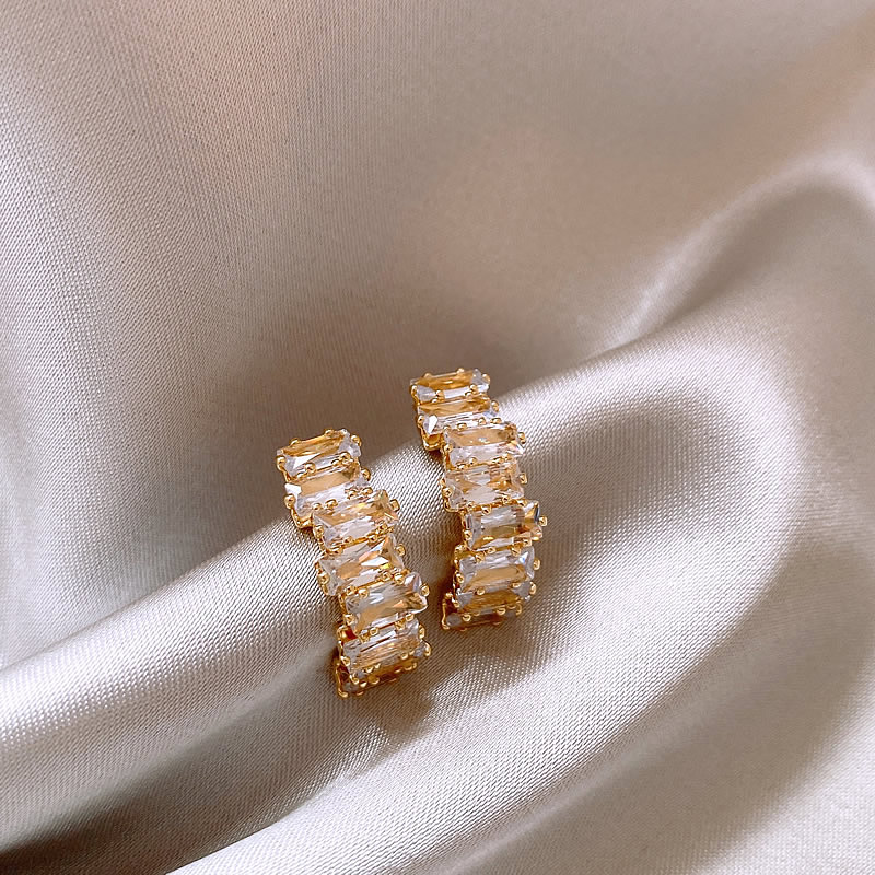 Boucles d'oreilles en or élégant avec éclat de zircon