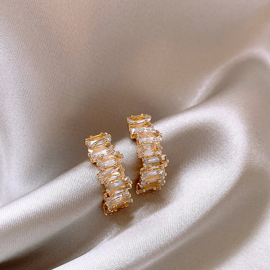 Boucles d'oreilles en or élégant avec éclat de zircon