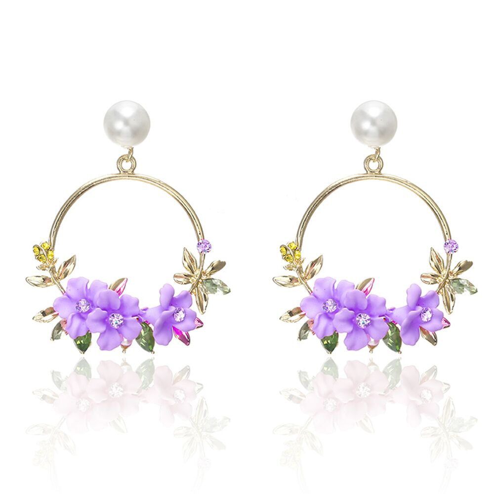 Boucles d'oreilles élégantes en or avec fleurs et perles