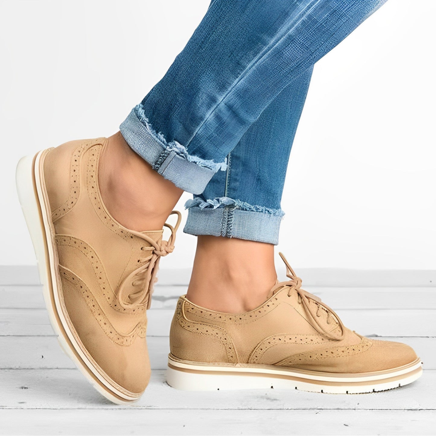 Sloane - Oxford à lacets et découpes