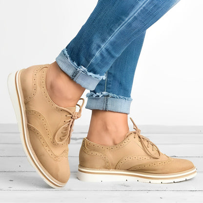 Sloane - Oxford à lacets et découpes