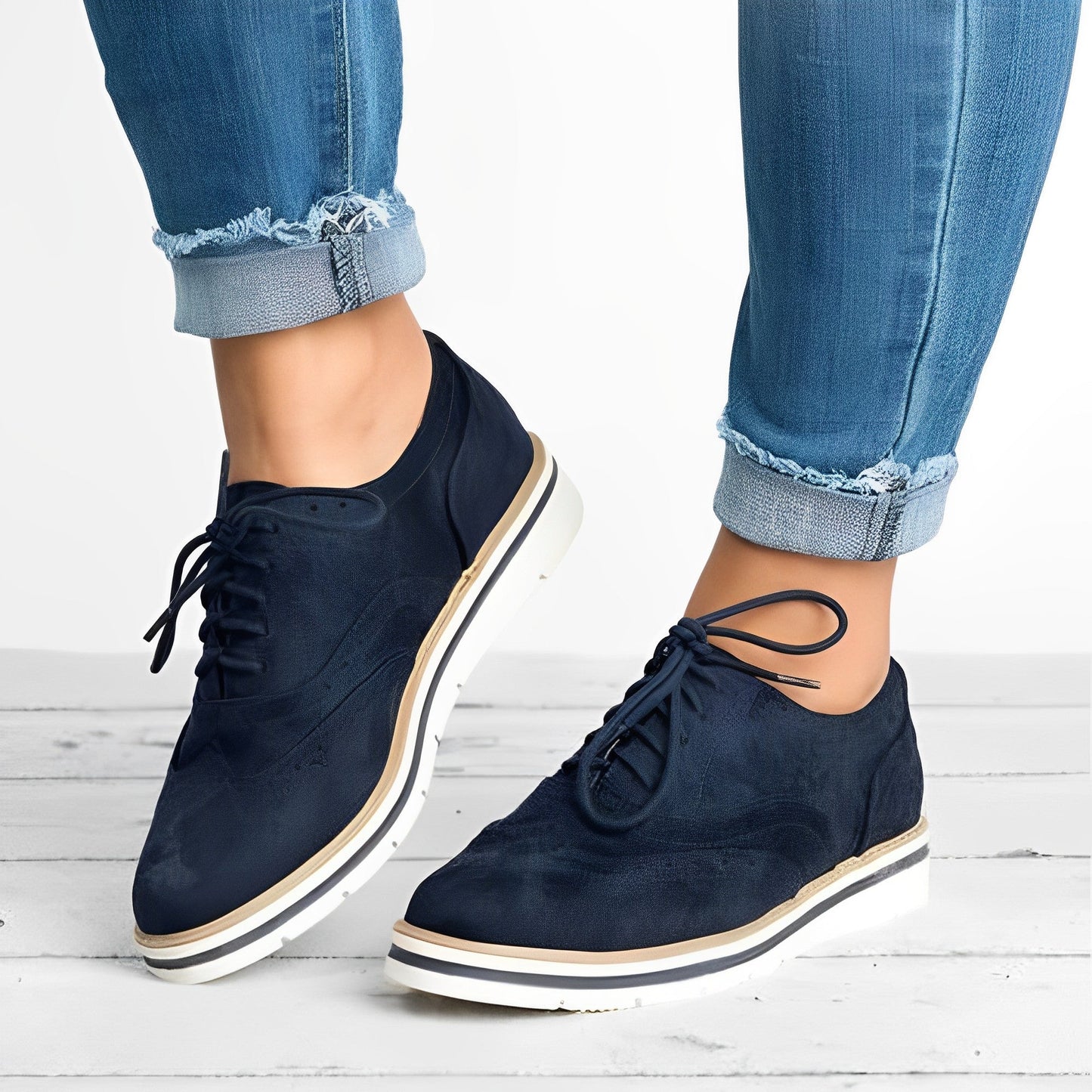 Sloane - Oxford à lacets et découpes