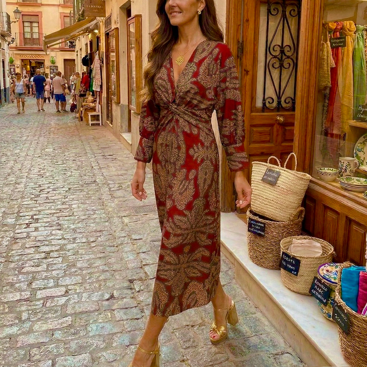 Robe Midi Élégante avec Imprimé Intemporel - Coupe Fluide et Raffinée