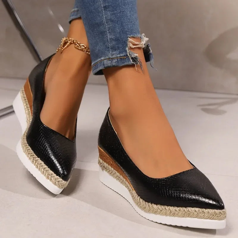 Via – Talons orthopédiques en coin brillants avec bout effilé
