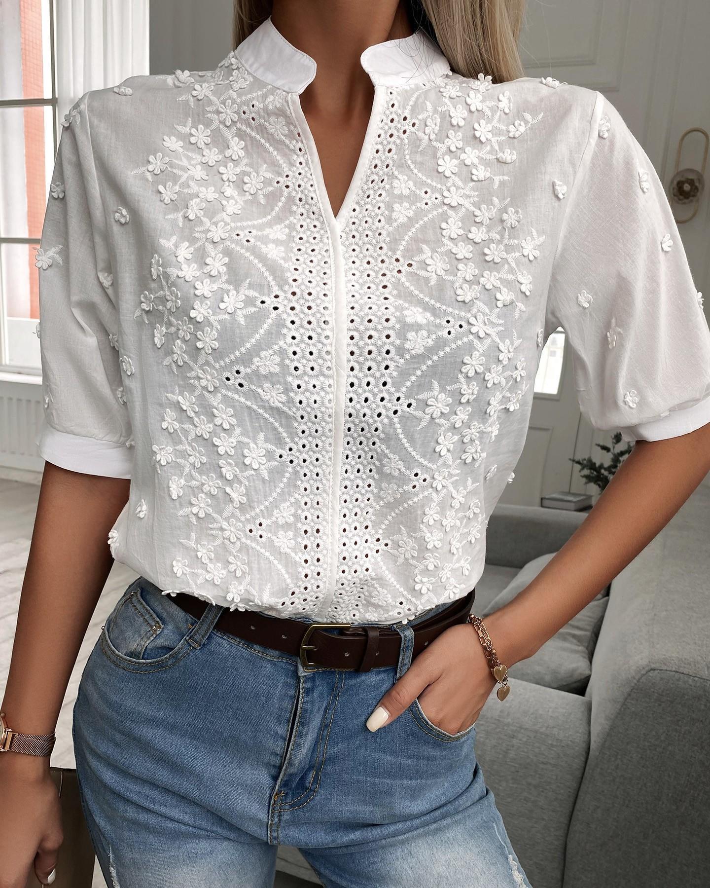 Enid – Blouse à Boutons Brodée