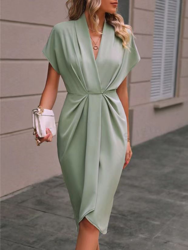 Robe Midi à Manches Courtes pour Femme avec Devant Drapé et Fente Latérale