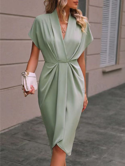 Robe Midi à Manches Courtes pour Femme avec Devant Drapé et Fente Latérale