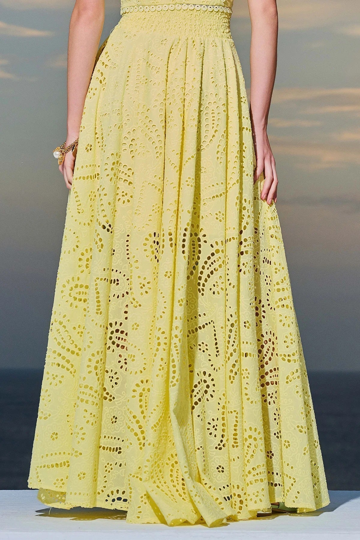 Linda | Robe à Oeillets Flowy pour Femmes