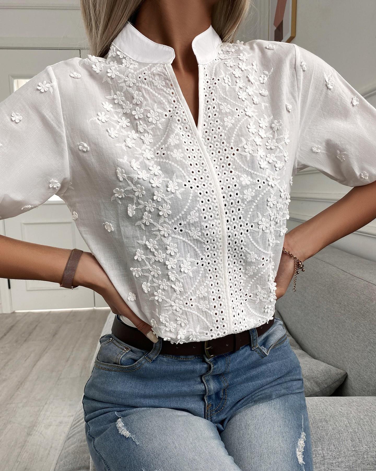Enid – Blouse à Boutons Brodée