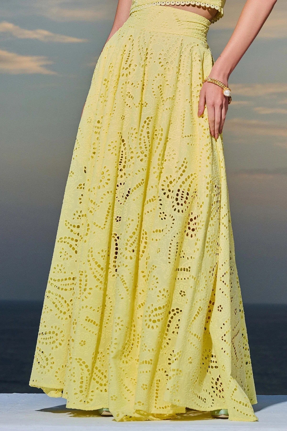 Linda | Robe à Oeillets Flowy pour Femmes