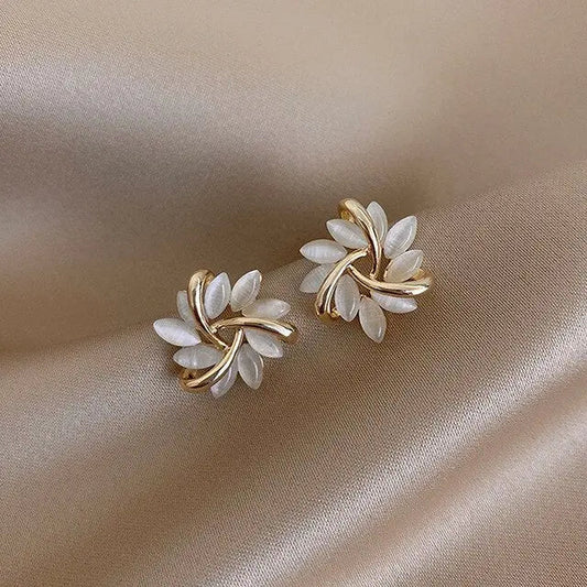Boucles d'oreilles en opale blanche et feuille d'or