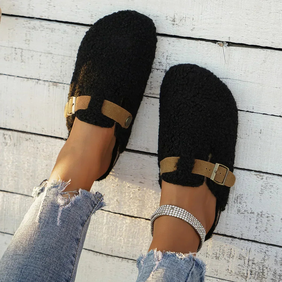 Chaussons pour Femmes avec Détail de Boucle et Confort Doux et Accueillant