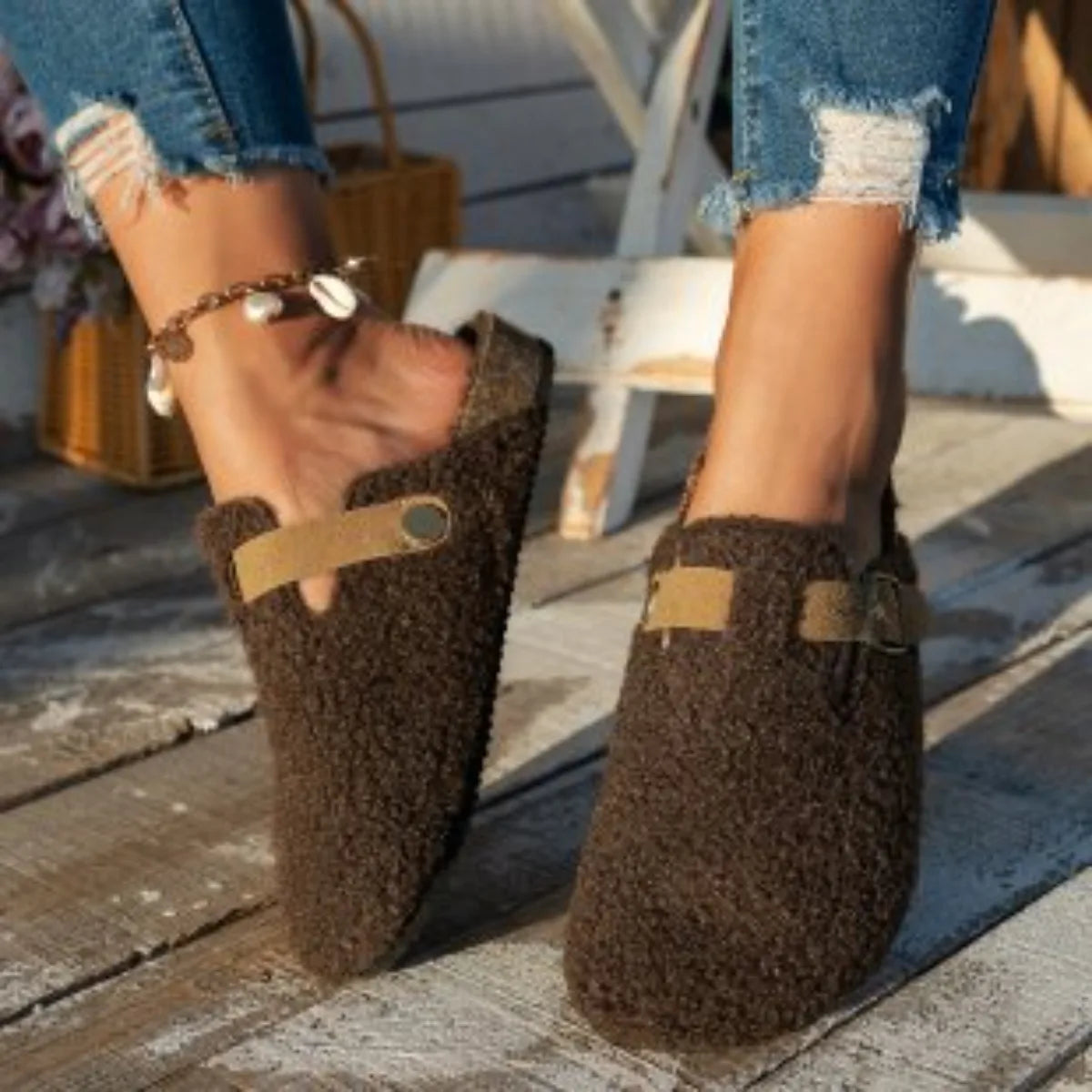 Chaussons pour Femmes avec Détail de Boucle et Confort Doux et Accueillant