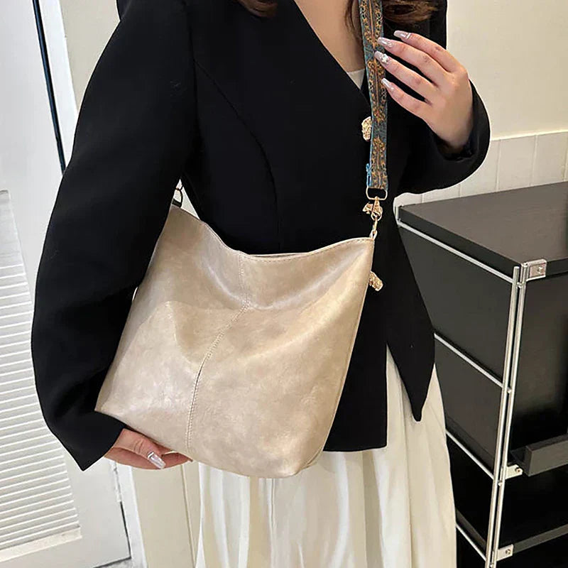 Embjørg | Sac à Bandoulière Classique avec Bandoulière Réglable à Motif