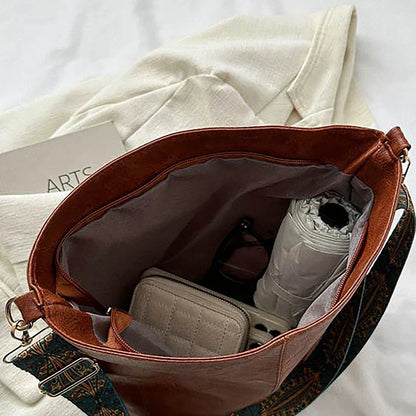 Embjørg | Sac à Bandoulière Classique avec Bandoulière Réglable à Motif