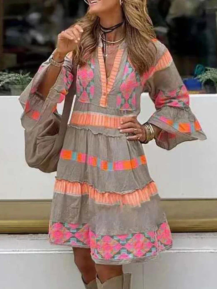 Iris – Robe avec décolleté en V brodé à la main