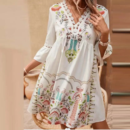 Iris – Robe avec décolleté en V brodé à la main
