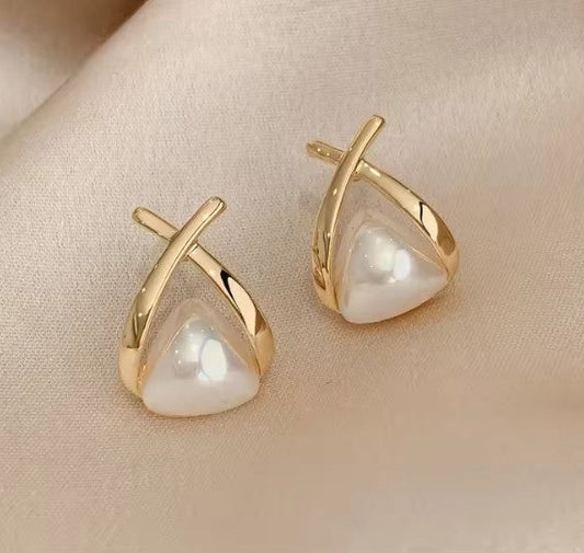 Boucles d'oreilles vintage en forme de croix avec perles pendantes
