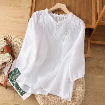 Evelyn – Blouse à boutons brodée