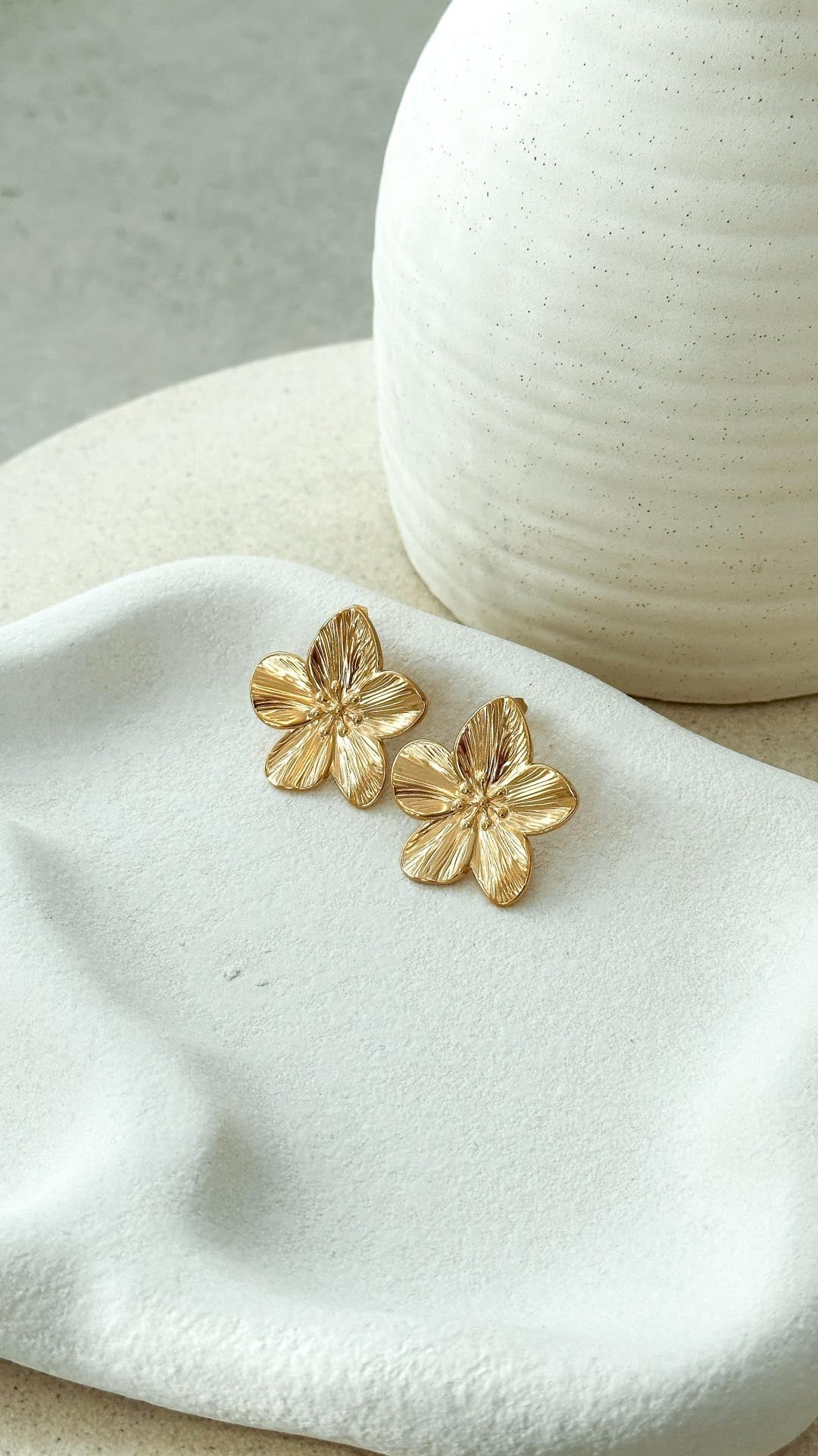Lexi | Boucles d'Oreilles en Fleurs Plaquées Or